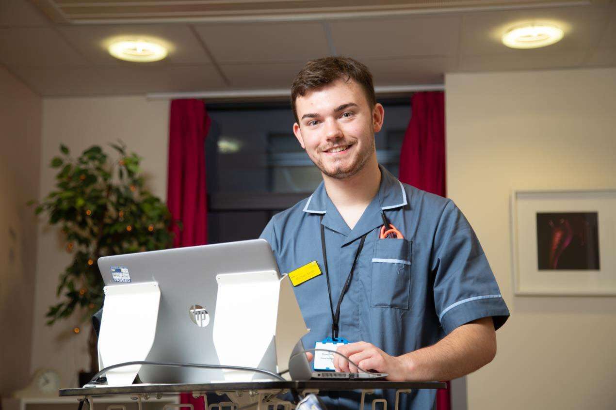 College reports hundreds of apprenticeship vacancies