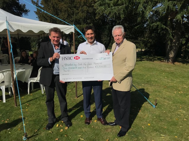 Holleron donates to war memorial fund