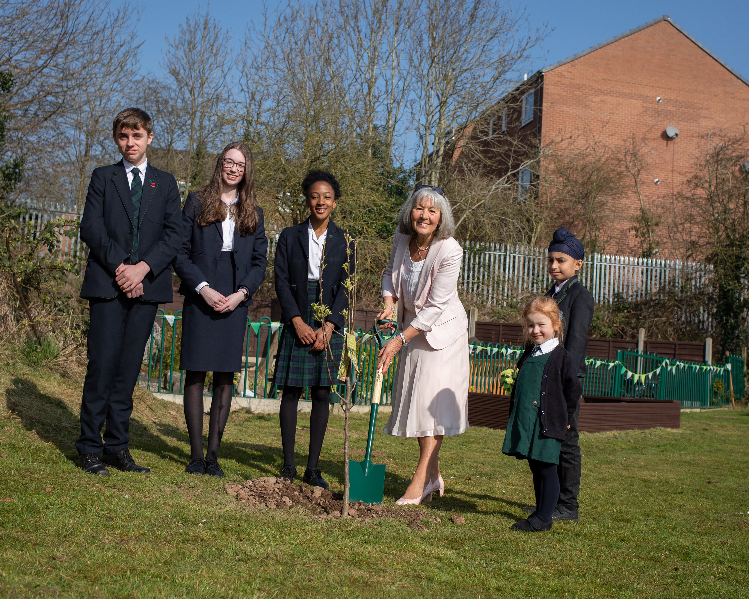 Pupils celebrate Jubilee with tree planting