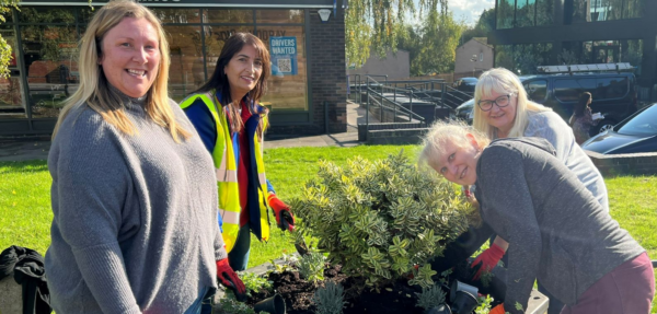 Full-fibre firm says it with flowers