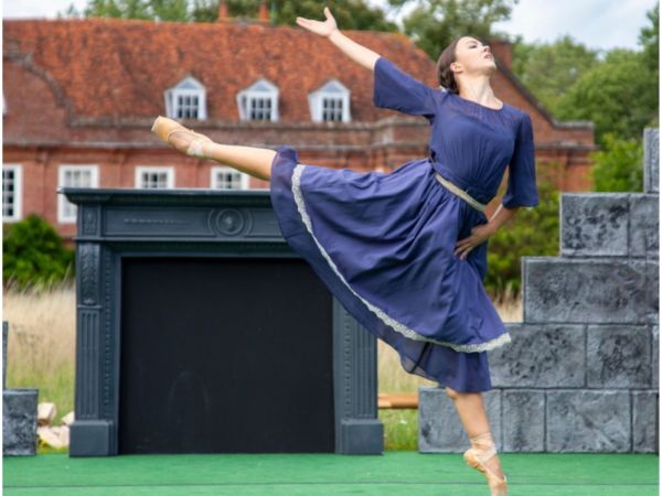 Hospital patients treated to ballet performances