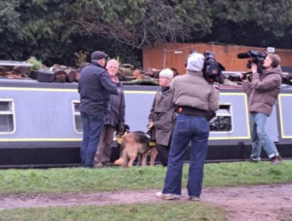 TV expert visits marina to help train ‘dogs boating badly’
